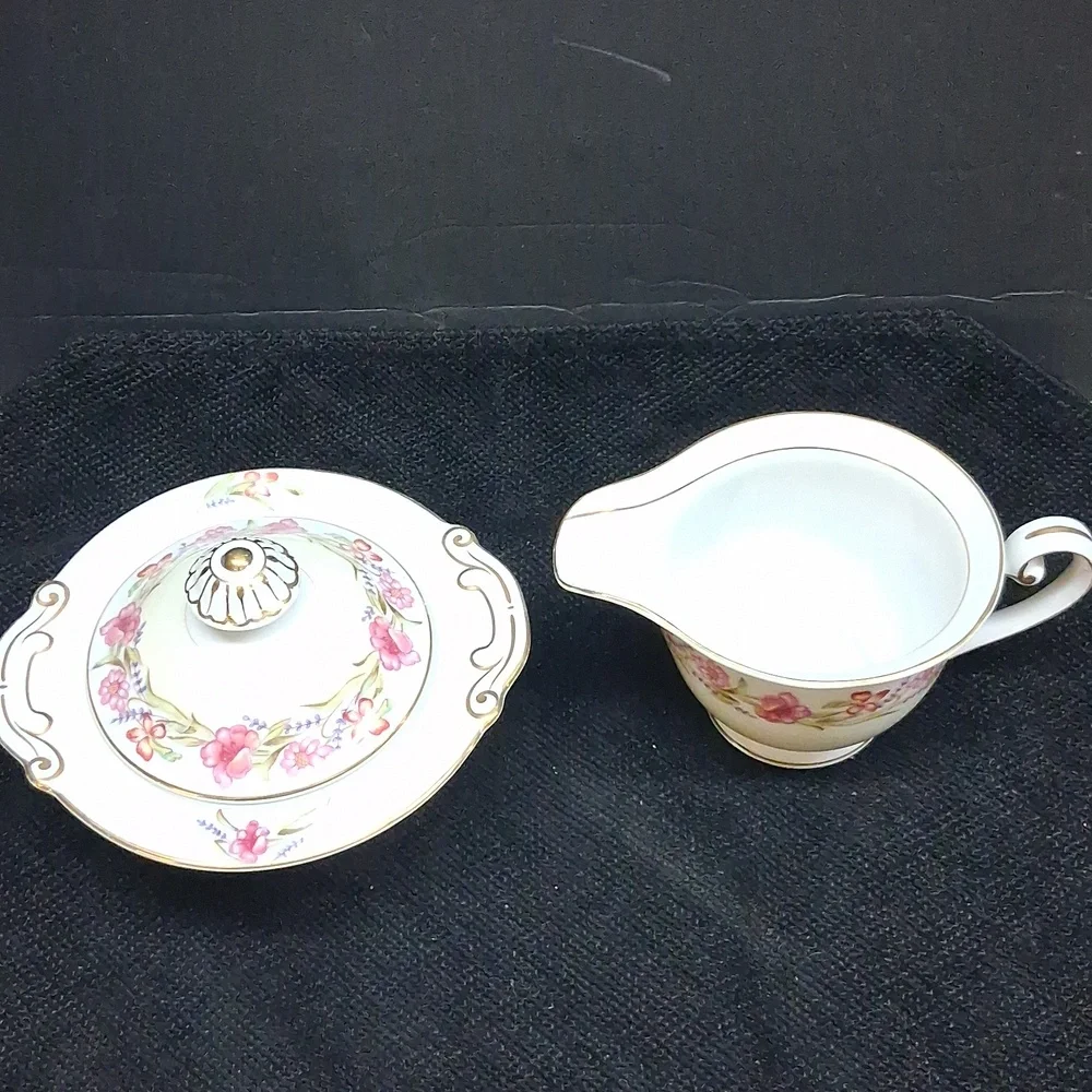 Vintage Creamer & Covered‎ Sugar Set By Aladdin China, 